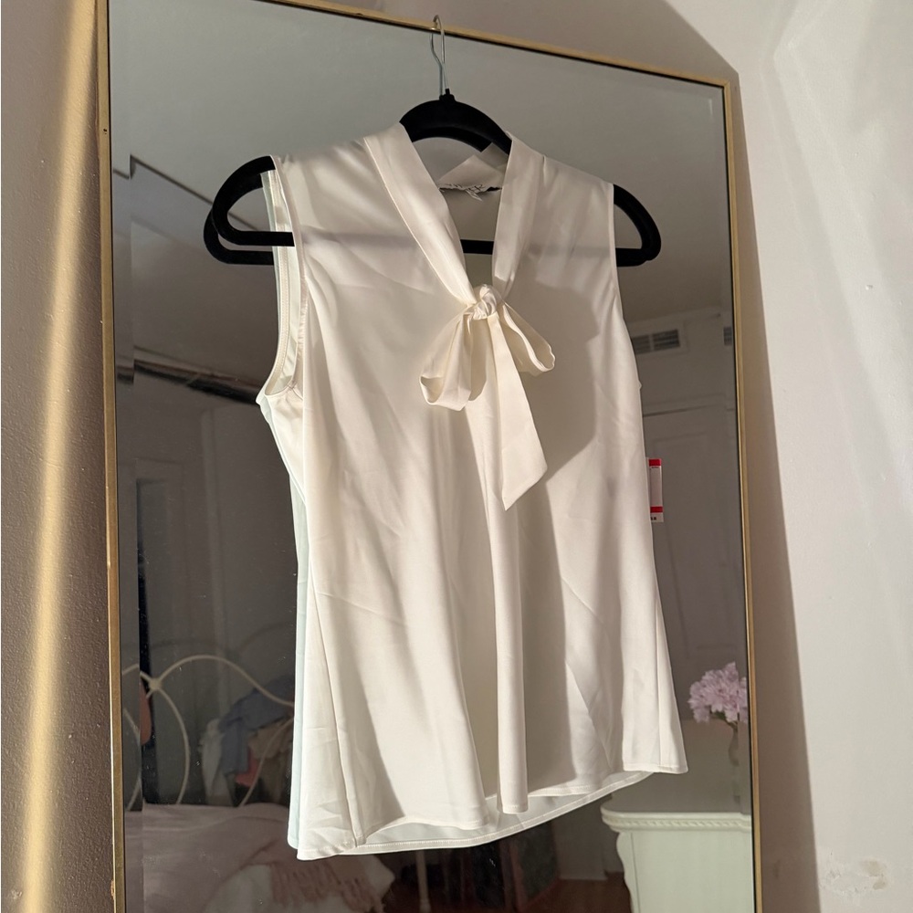 Kasper Ivory Sleeveless Blouse with Tie Bow Detail